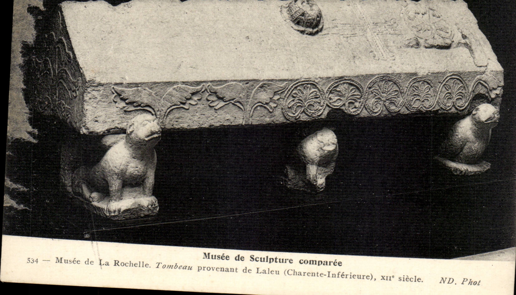 Tombeau provenant de Lalacu (Charente-Inférieure) — Musée de Sculpture Comparée, La Rochelle — ND Phot