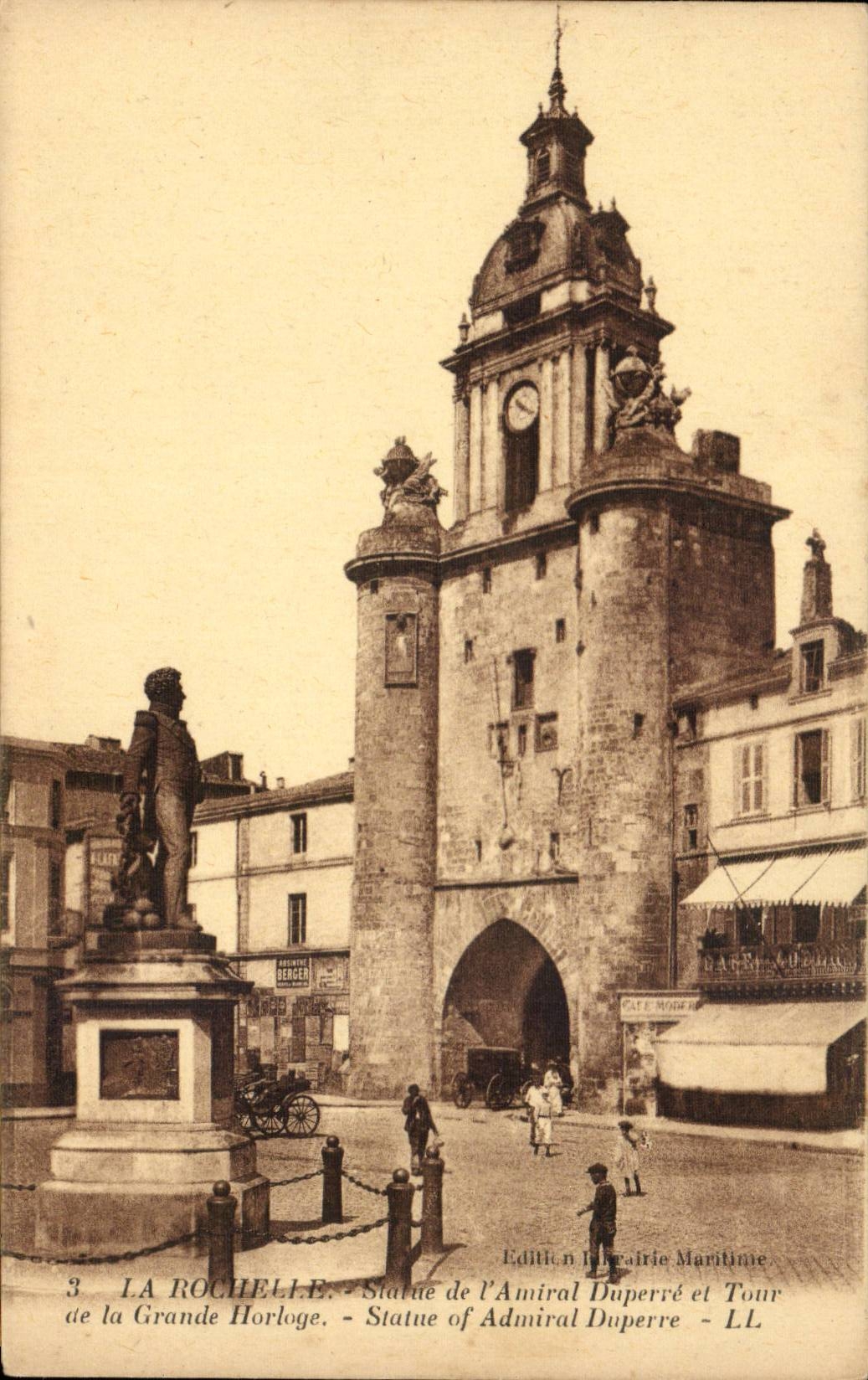 La Rochelle CPA Statue de l'amiral Duperre et tour de la grande horloge