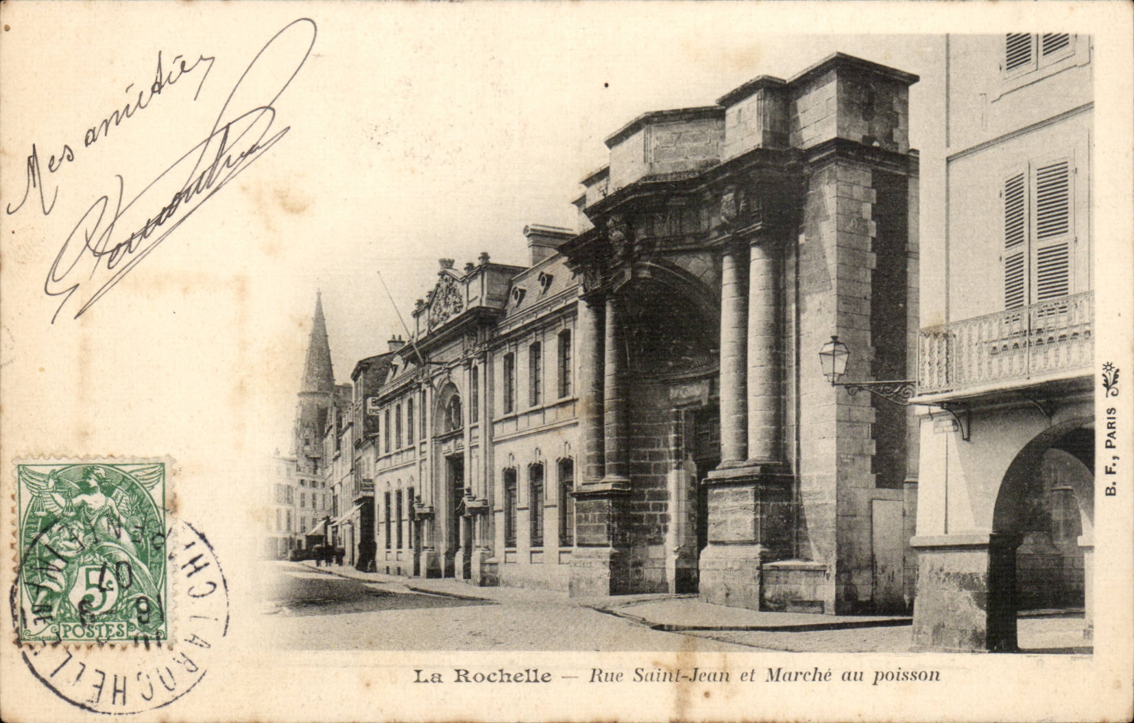 La Rochelle cPA Rue Saint Denis et marche au poisson
