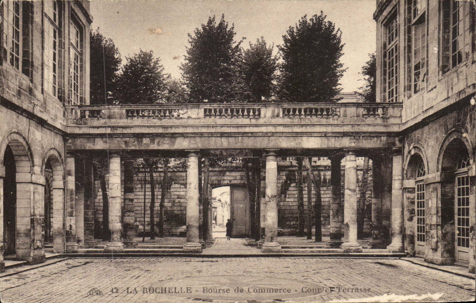 La Rochelle - Bourse de Commerce - Cour de Terrasse