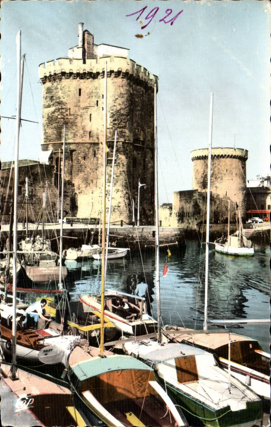 La Rochelle CPA Les tours Entree du port