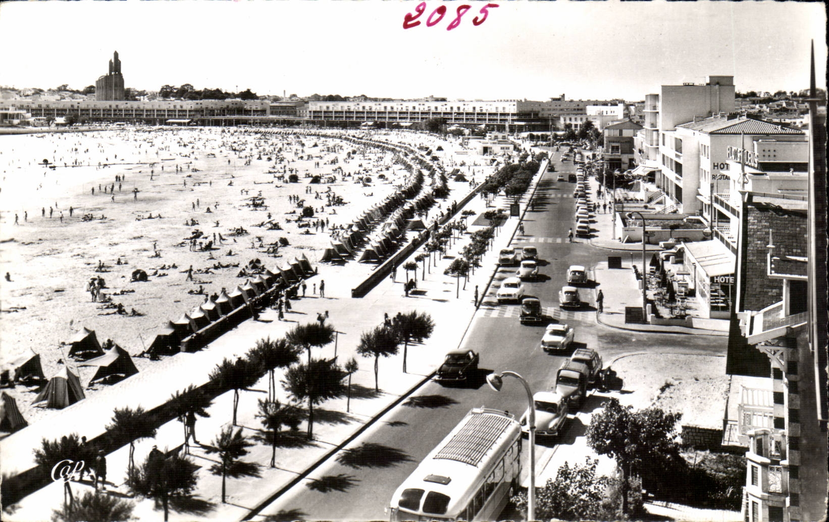 Royan CPA La plage et le boulevard Garnier