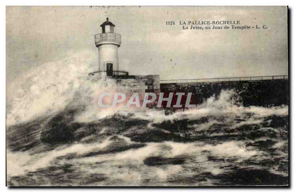 La Pallice Rochelle CPA La jetee un jour de tempete (phare lighthouse)