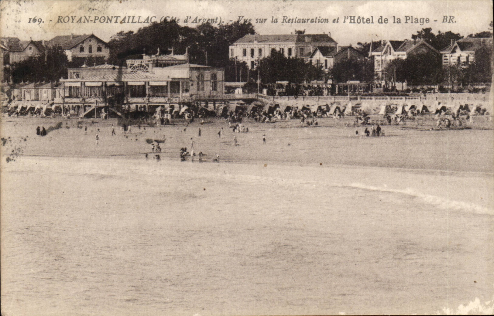 Royan Pontaillac CPA Vue sur la Restauration et l'hotel de la plage