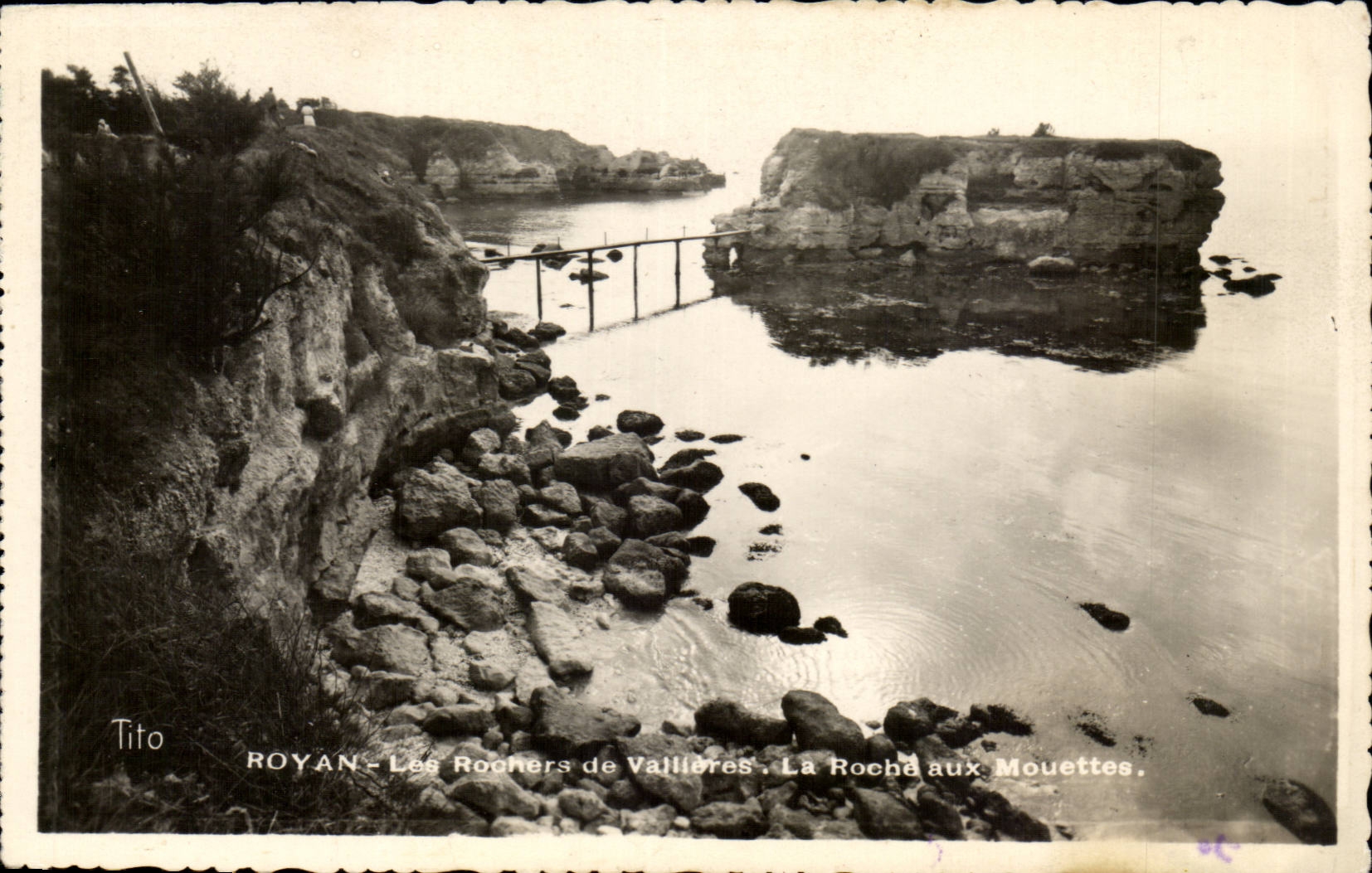 Royan - Les Rochers de Vaillères. La Roche aux Mouettes — Tito