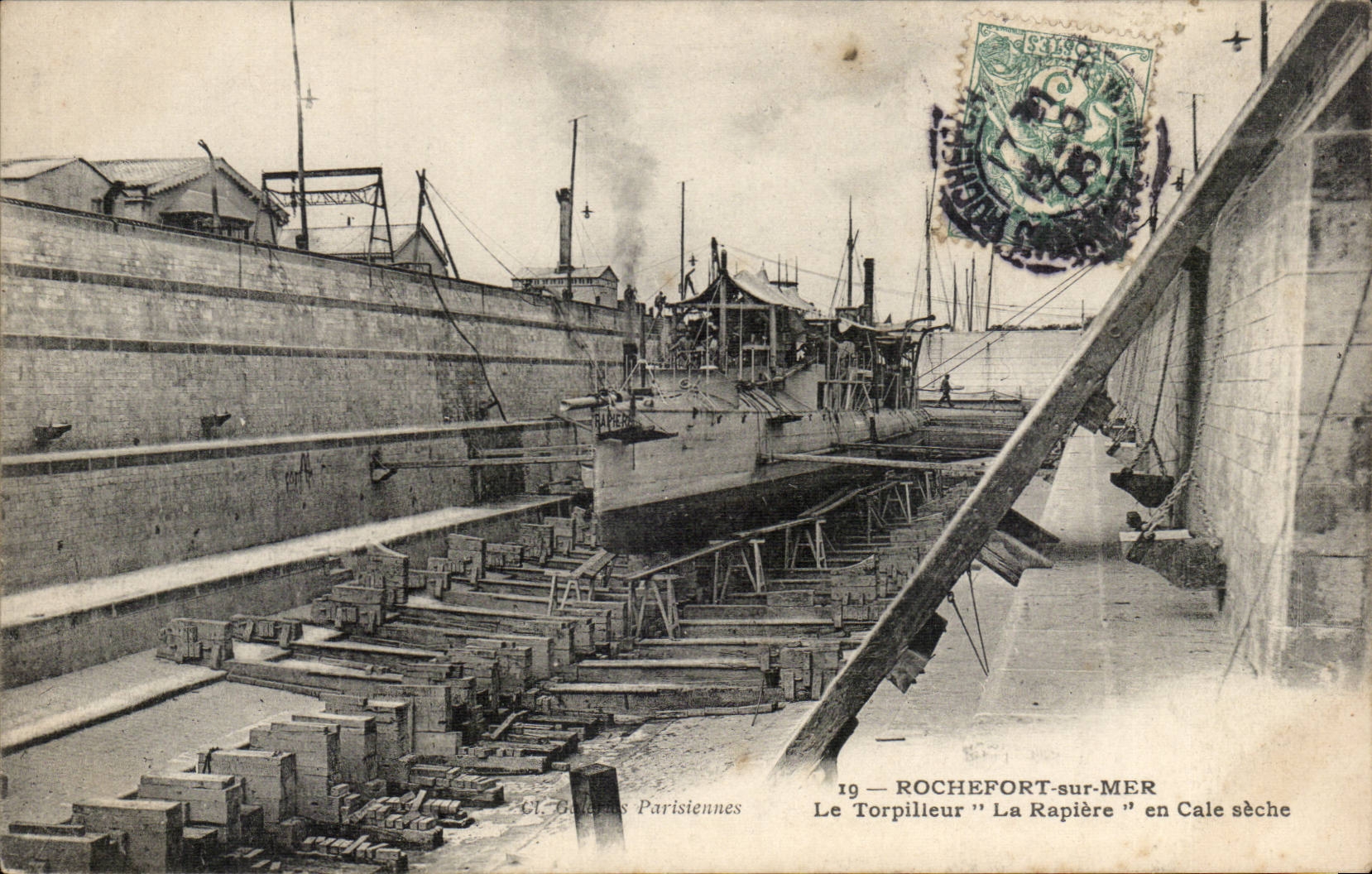 Rochefort-sur-Mer — Le Torpilleur "La Rapière" en Cale sèche — Cl. Générales Parisiennes n°19