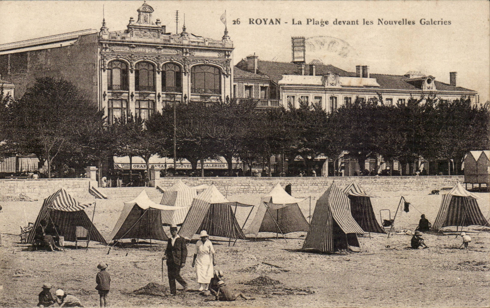 Royan - La Plage devant les Nouvelles Galeries — Édition Nouvelles Galeries, n°26