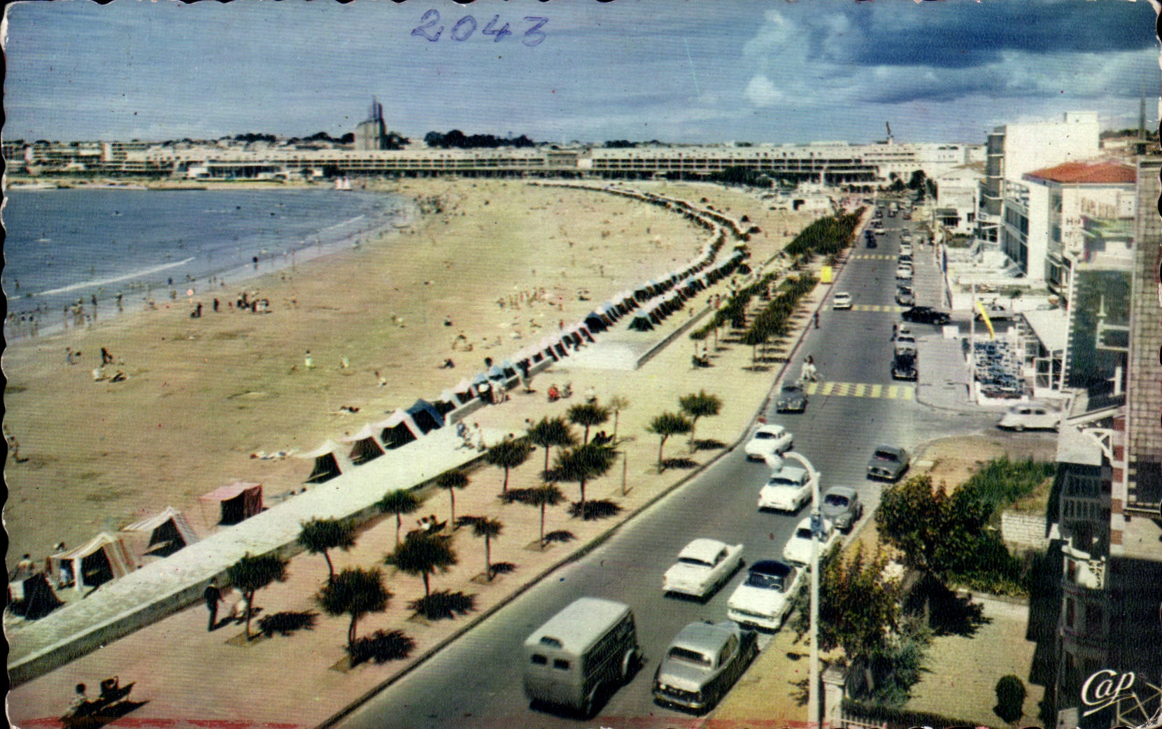 Royan - Vu Generale prise de l'Hotel Family - CPA 