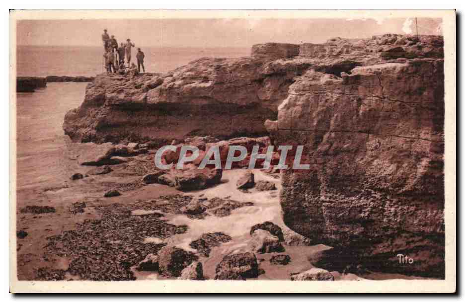 Les grands Rochers des Pierrières — vue de la côte — Tito