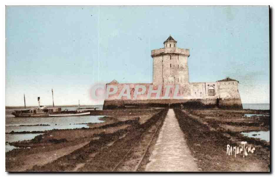 Fort Louvois CPA A maree basse l'embarquement des passagers pour l'ile d'oleron se fait au bord de la digue