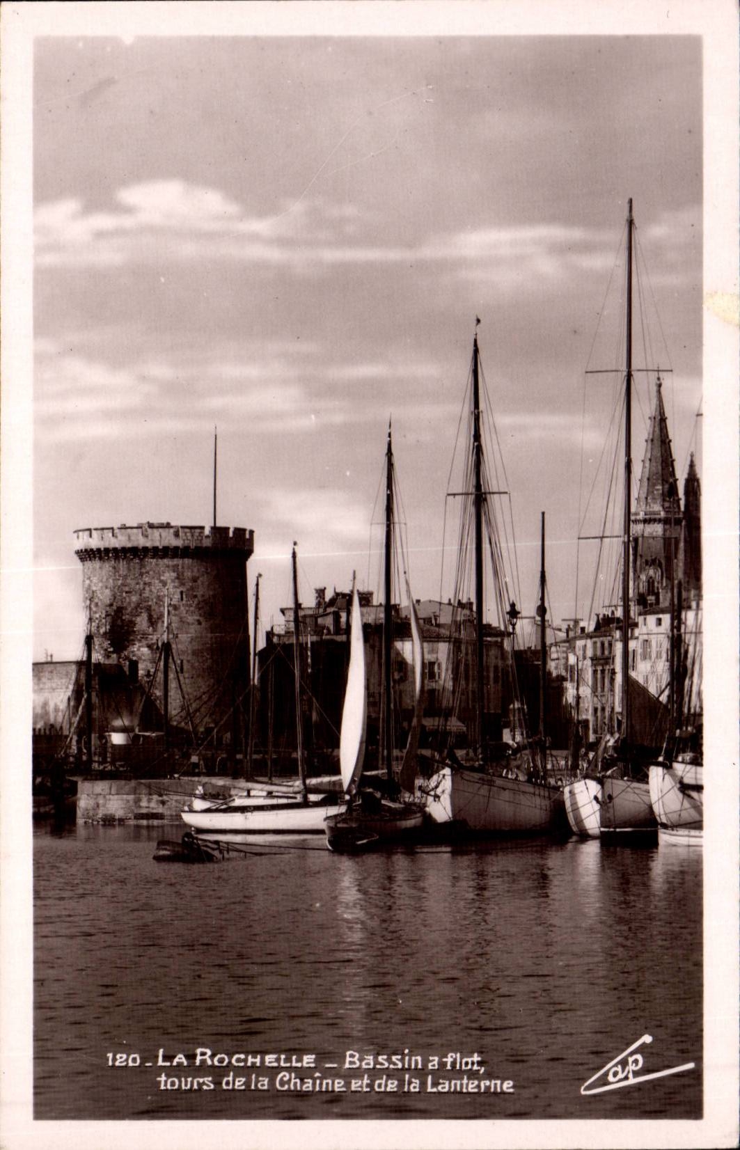 La Rochelle — Bassin à flot, tours de la Chaîne et de la Lanterne — C.A.P. Strasbourg, n°120