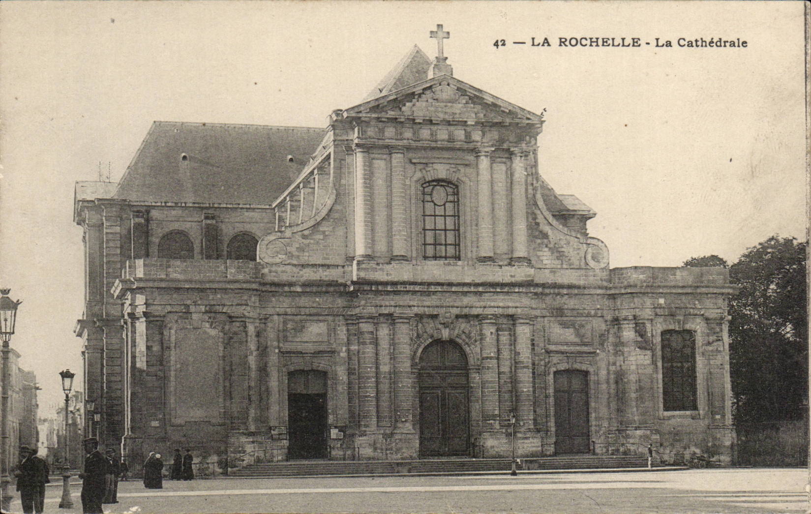 La Rochelle - La Cathédrale — vue de la façade — éditeur inconnu, n° 42