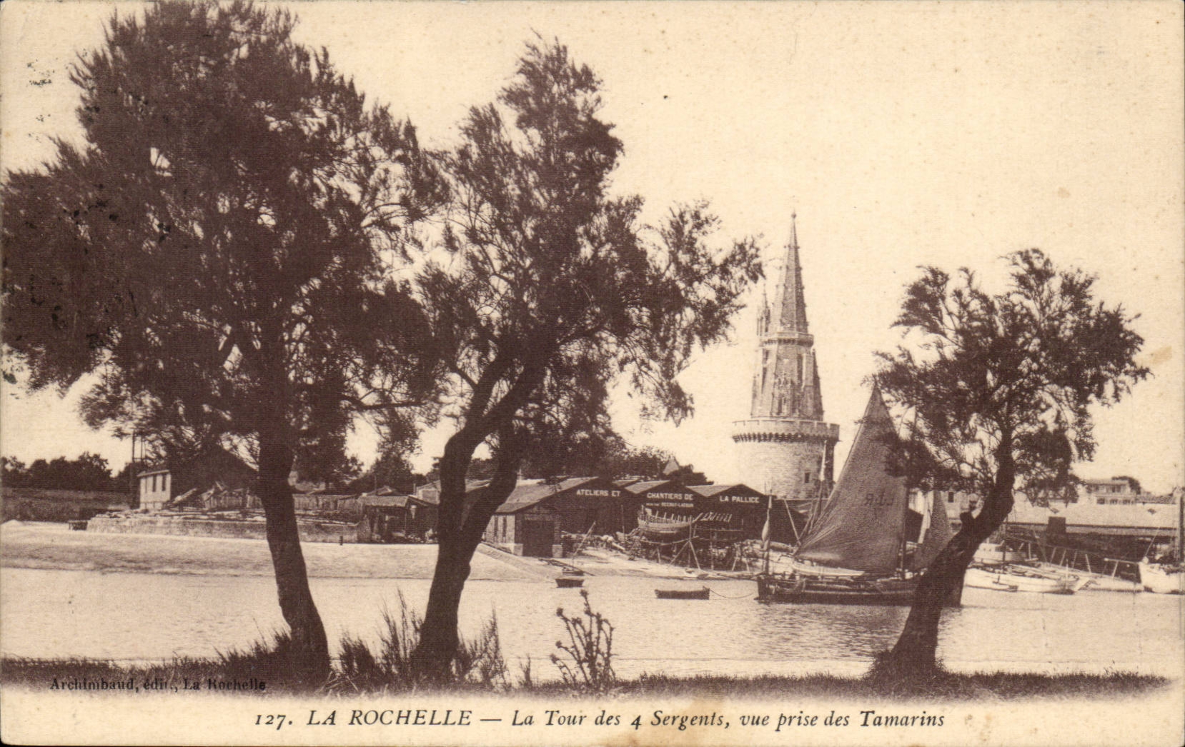 La Rochelle CPA La Tour des 4 sergents vue prise des Tamarins (chantier La Pallice)
