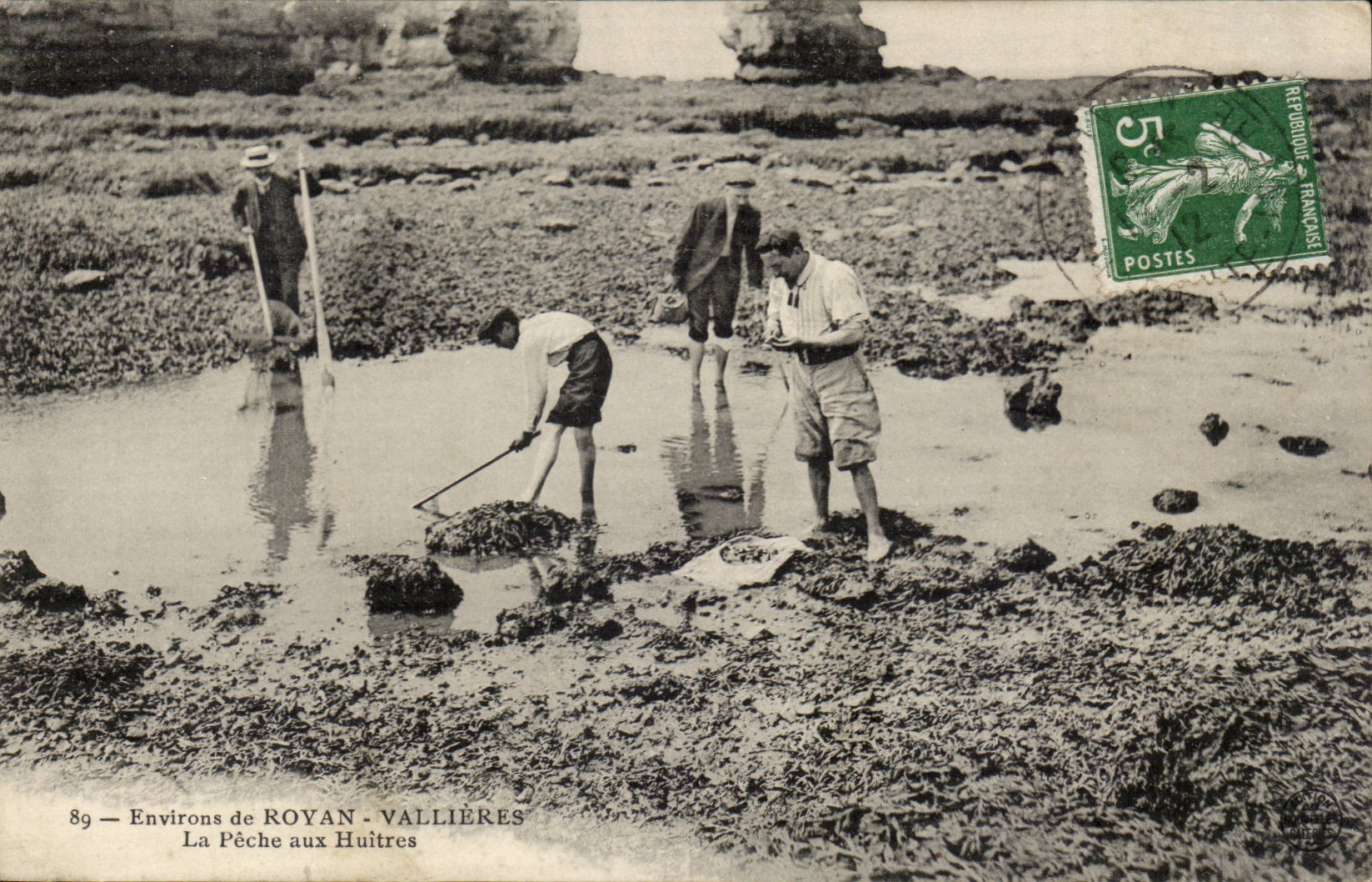 Environs de ROYAN - VALLIÈRES — La Pêche aux Huîtres — éditeur non visible, n° de série 89