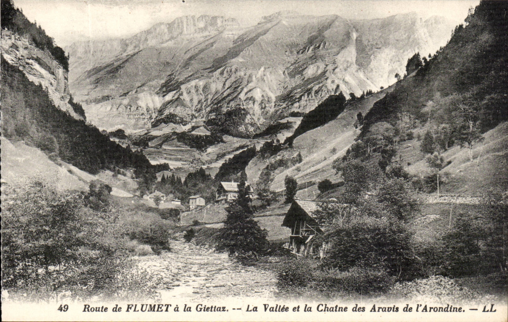 Route de Flumet a la Giettax CPA La vallee et la chaine des Aravais de l'arondine