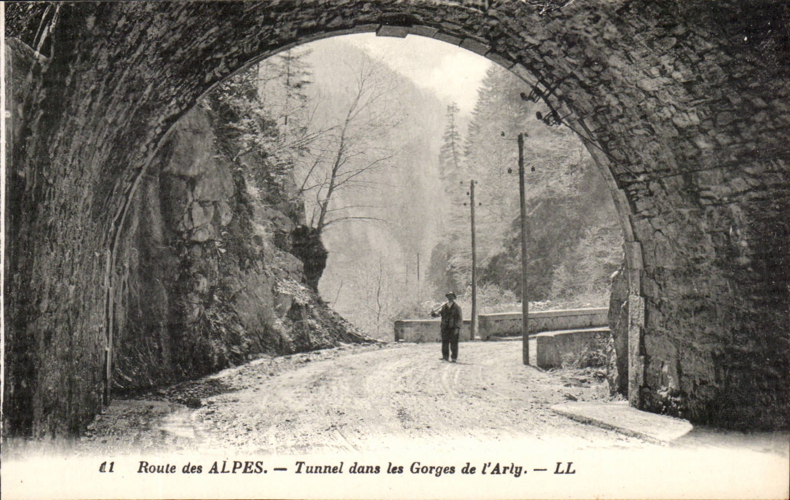 Tunnel in den Gorges de l'Arly — Route des Alpes — LL