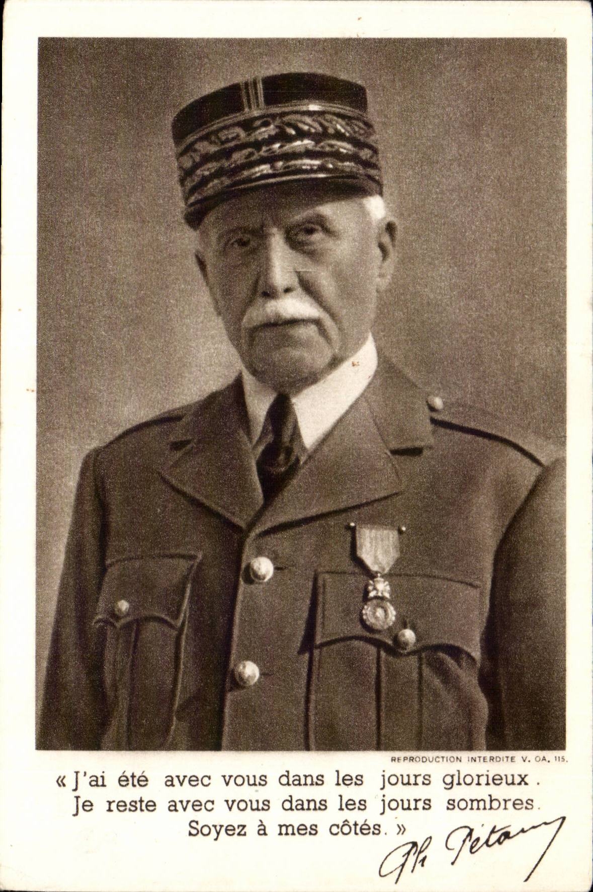 CPA Militaira Marechal Petain J'ai ete avec vous dans les jours glorieux Je reste avec vous dans les jours sombres Soye