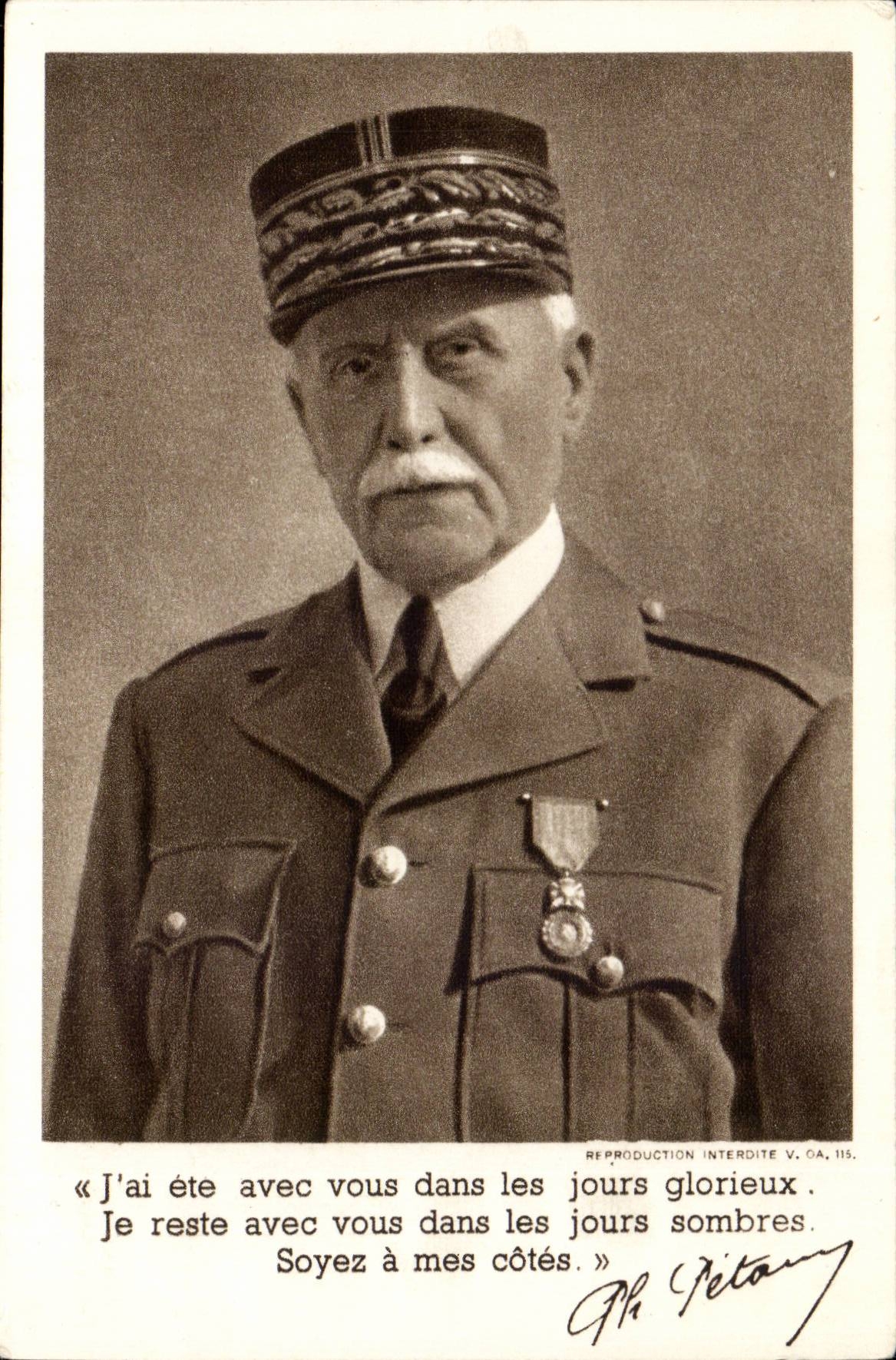 CPA Militaira Marechal Petain J'ai ete avec vous dans les jours glorieux Je restea vec vous dans les jour sombres Soyez 