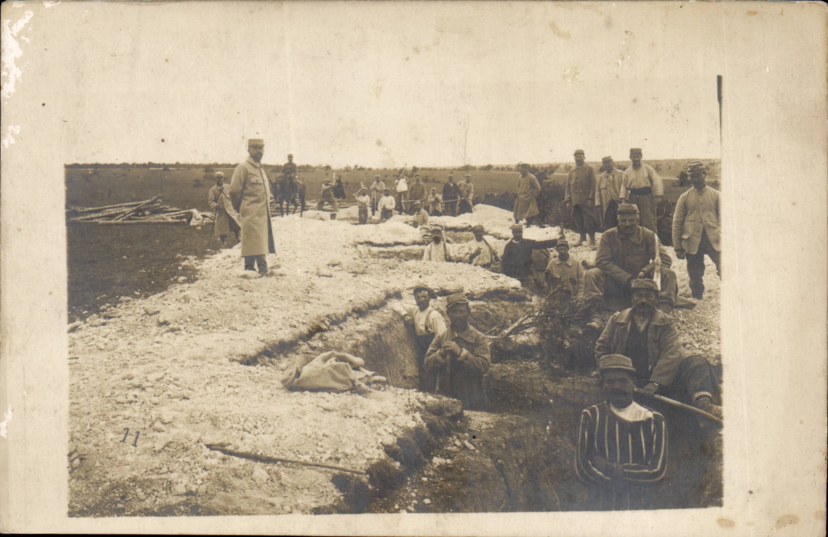 Trabajos de excavación — soldados y civiles — editor desconocido, n° 11