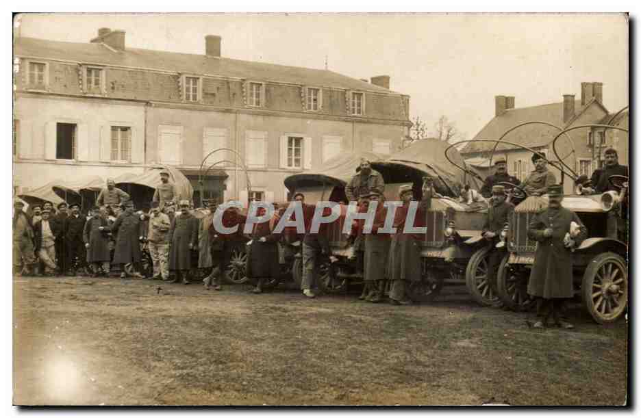 Groupe de soldats et véhicules militaires — Éditeur : CPAPHIL, n° de série non visible