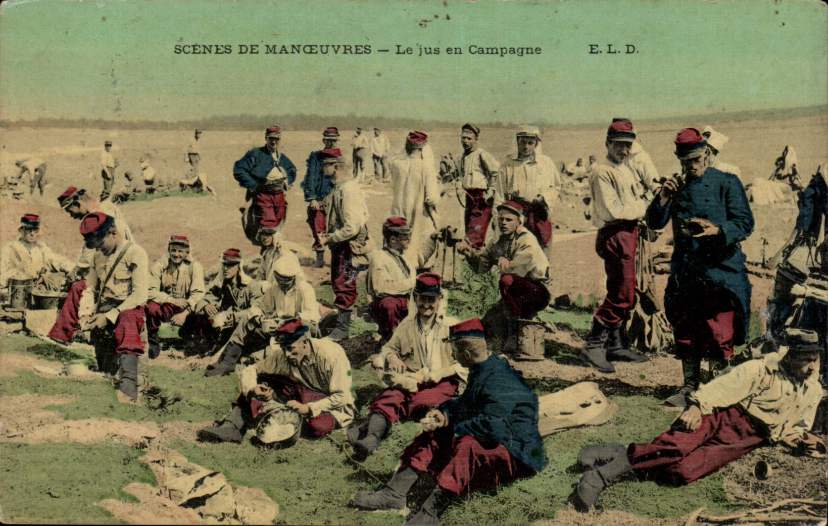 CPA Militaria Scenes de manoeuvre Le jus en campagne