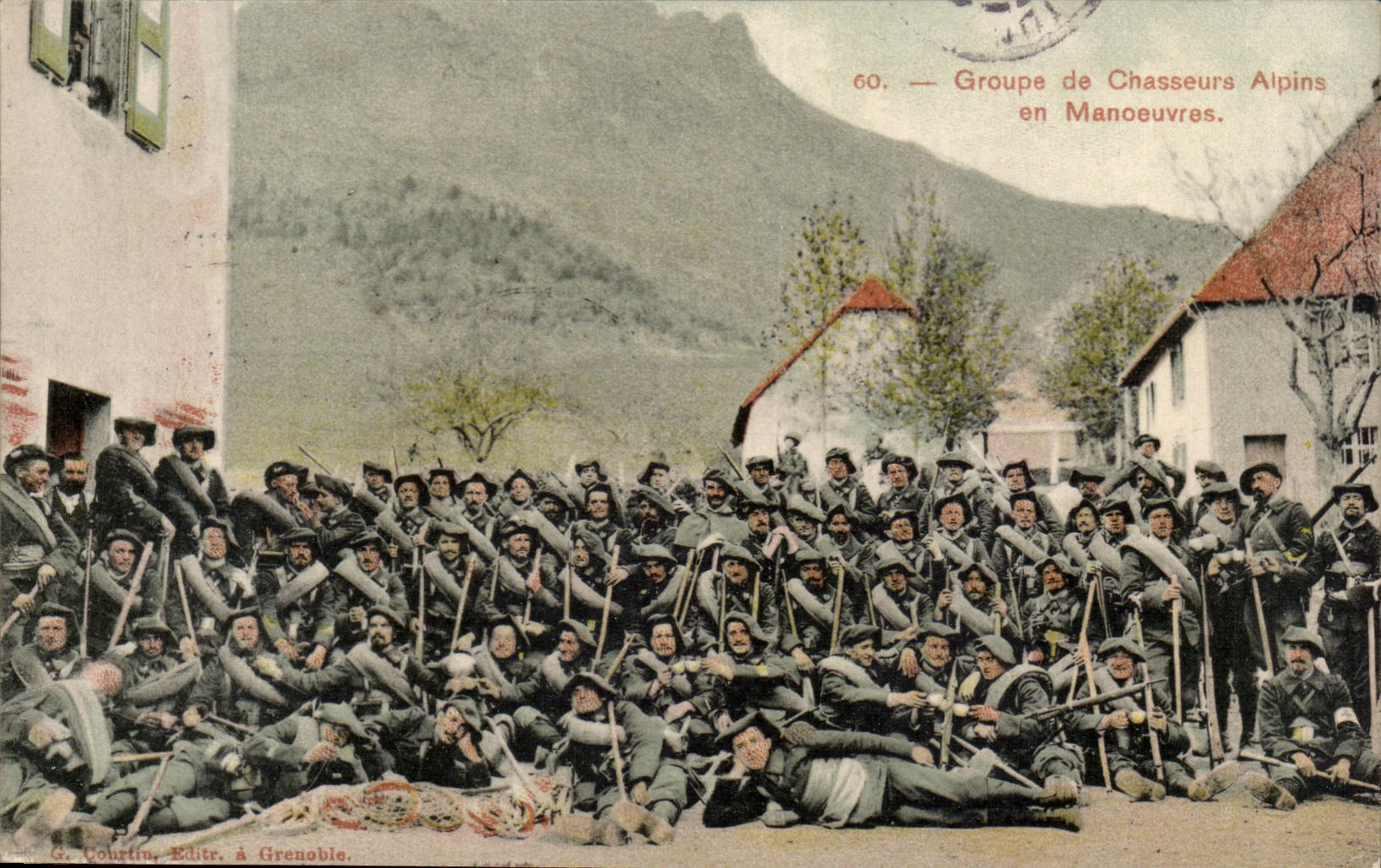 CPA Militaria GRoupe de chasseurs alpins en manoeuvre