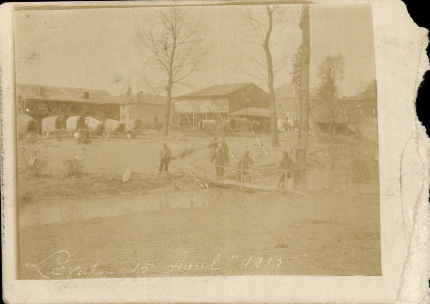 CPA Militaria CARTE PHOTO LAval 15 avril 1915