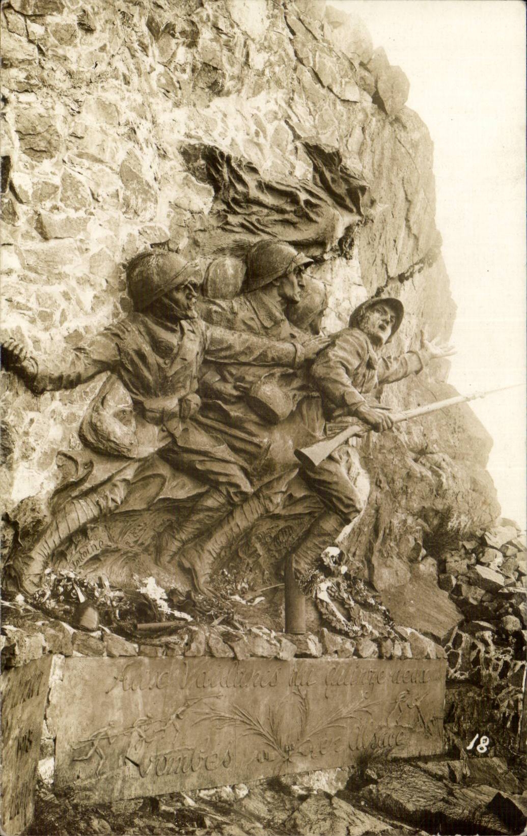 CPA Militaria CARTE PHOTO Monument patriotique