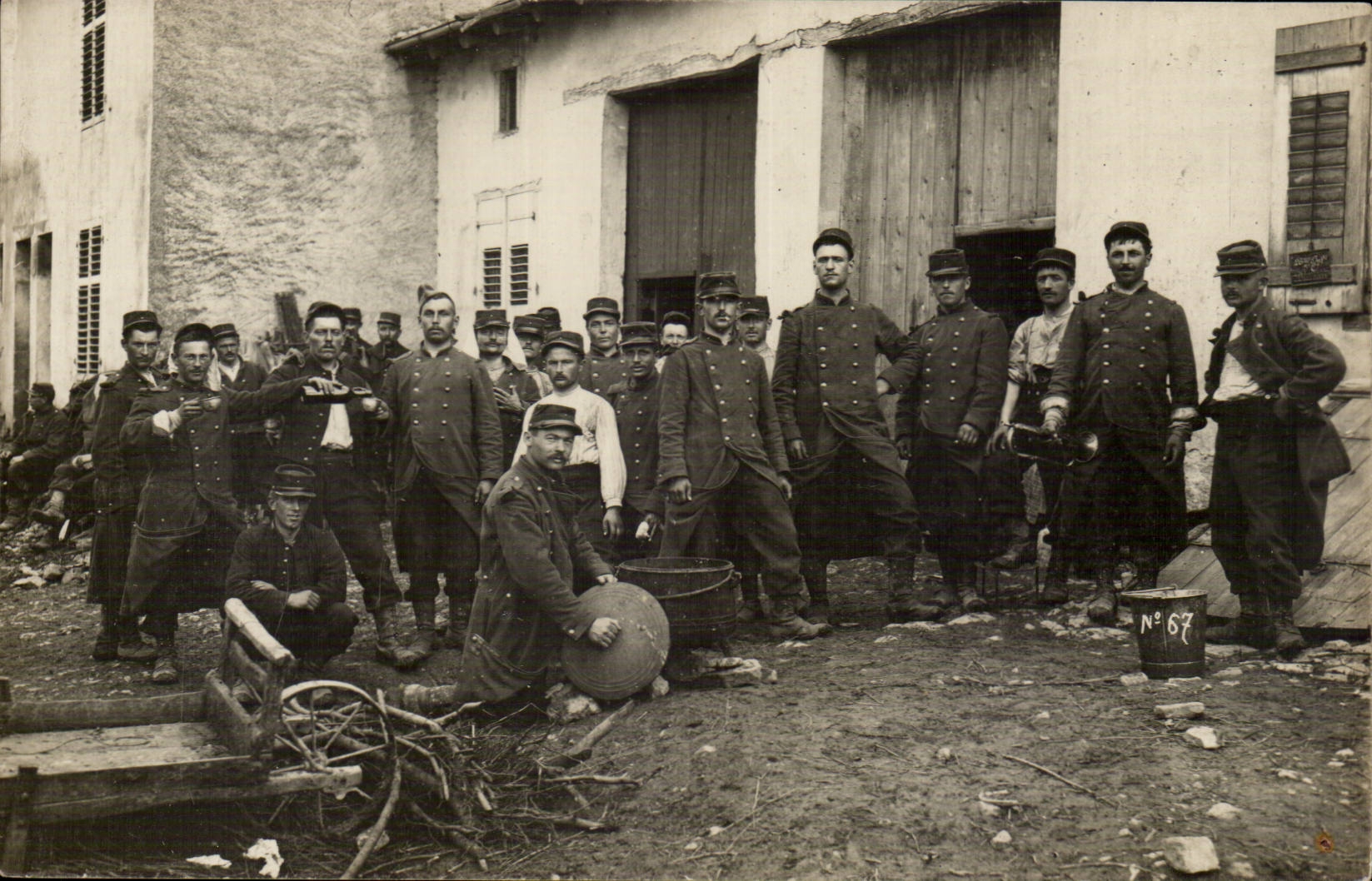 CPA Militaria CARTE PHOTO Regiment Soldats