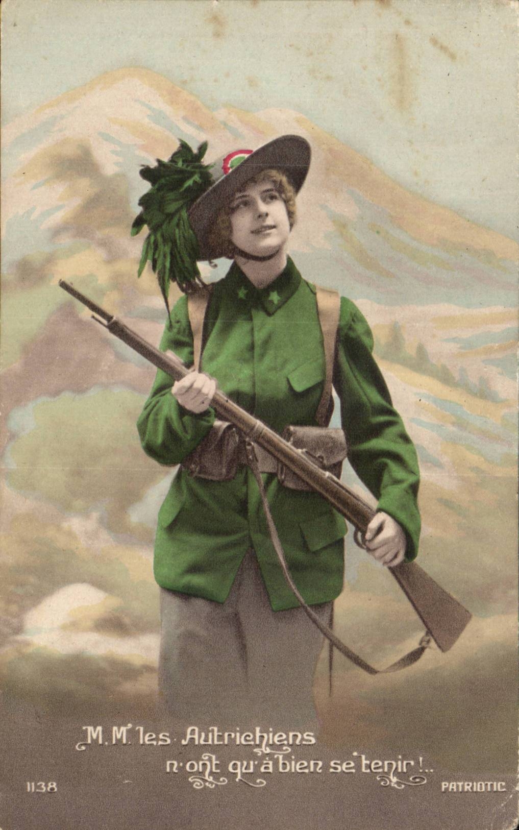 CPA Militaria Les autrichiens n'ont qu'a bien se tenir (femme)