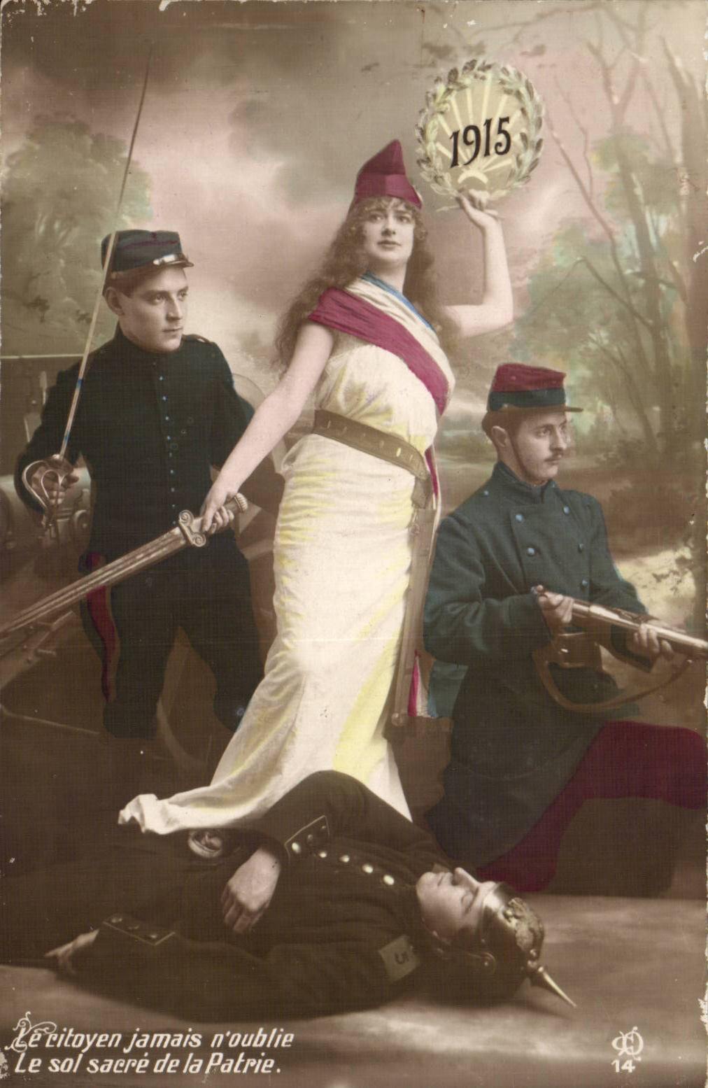 CPA Militaria Soldats et Marianne