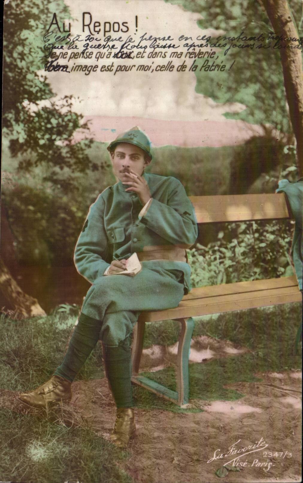 CPA Militaria Soldat au repos ! (cigarette)