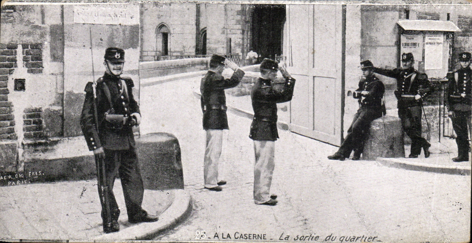 CPA Militaria A la caserne La sortie du quartier 