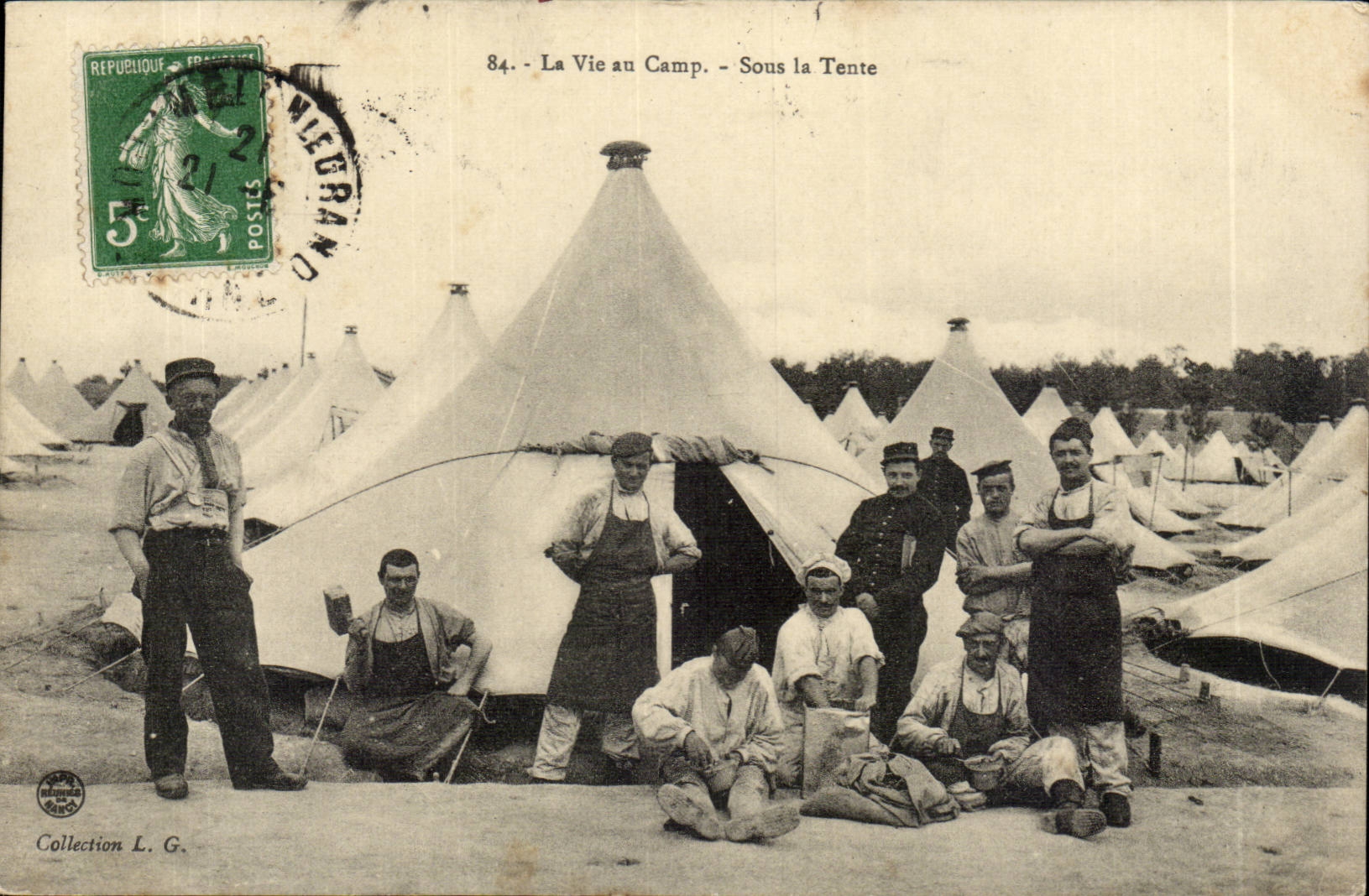 CPA Militaria La vie au camp Sous la tente