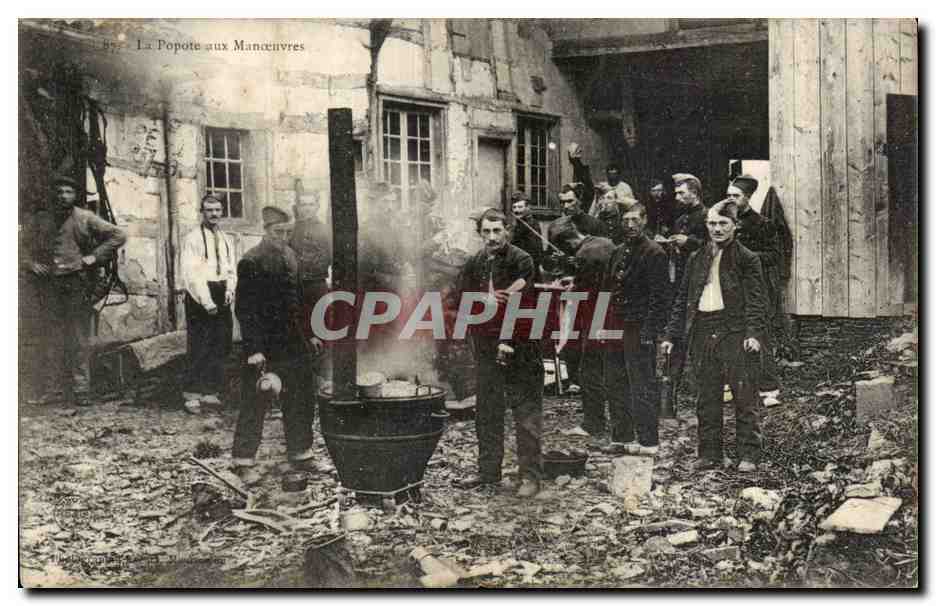 CPA Militaria La popote aux manoeuvres