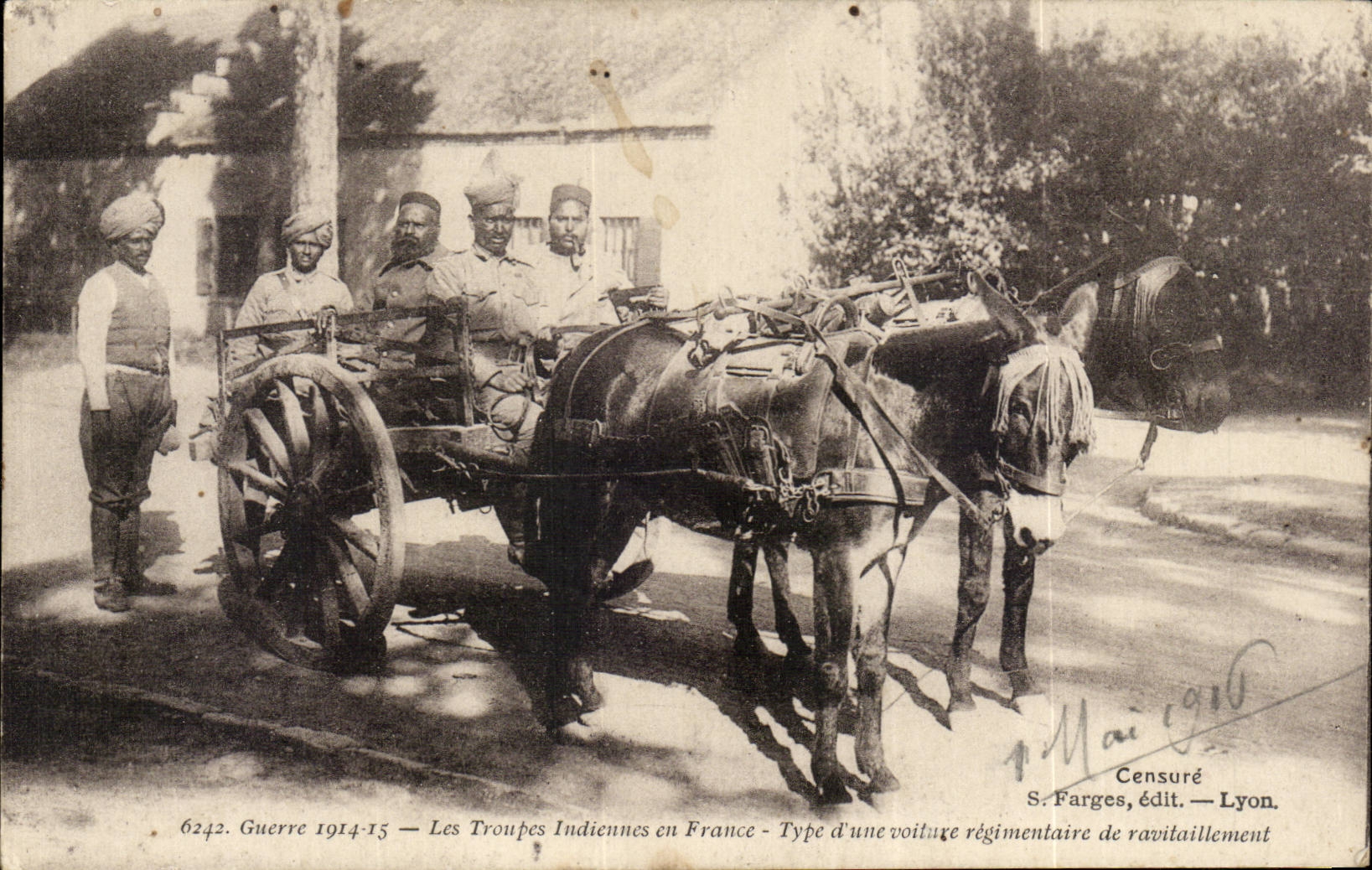CPA Militaria Les troupes indiennes en France Type d'une voiture regimentaire de ravitaillement (ane donkey mule)