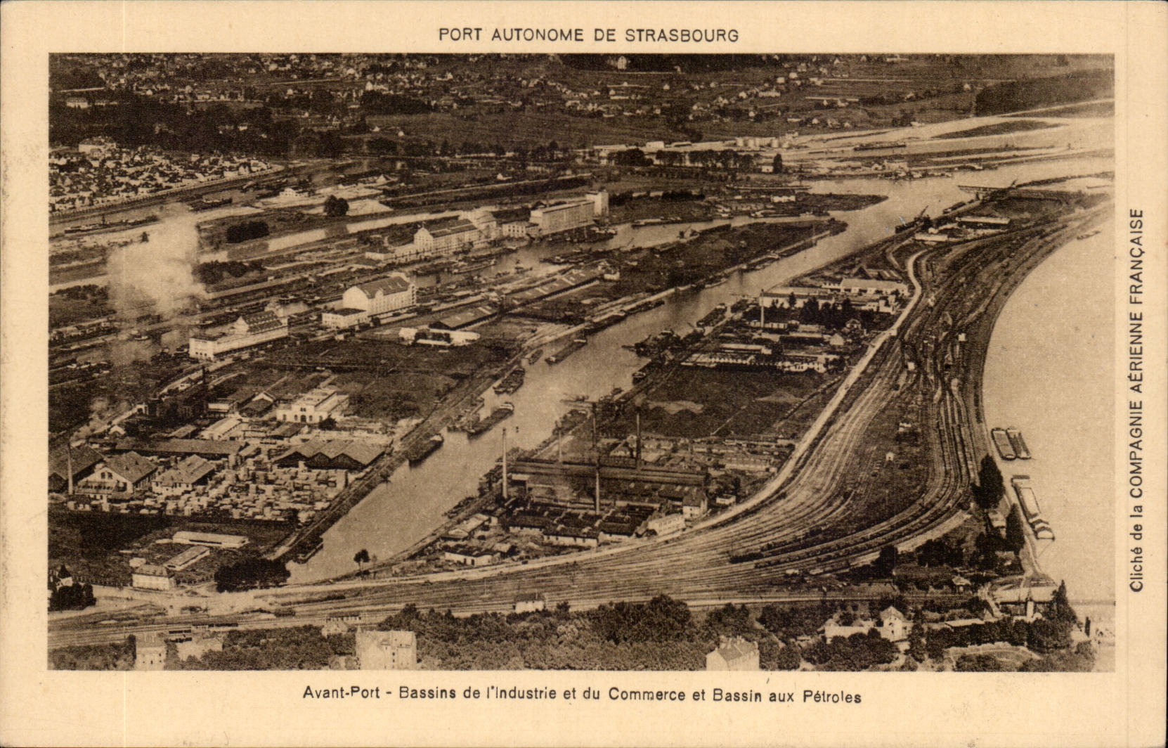 Port Autonome de Strasbourg — Avant-Port - Bassins de l'Industrie et du Commerce et Bassin aux Pétroles — Cliché de la Compagnie Aérienne Française