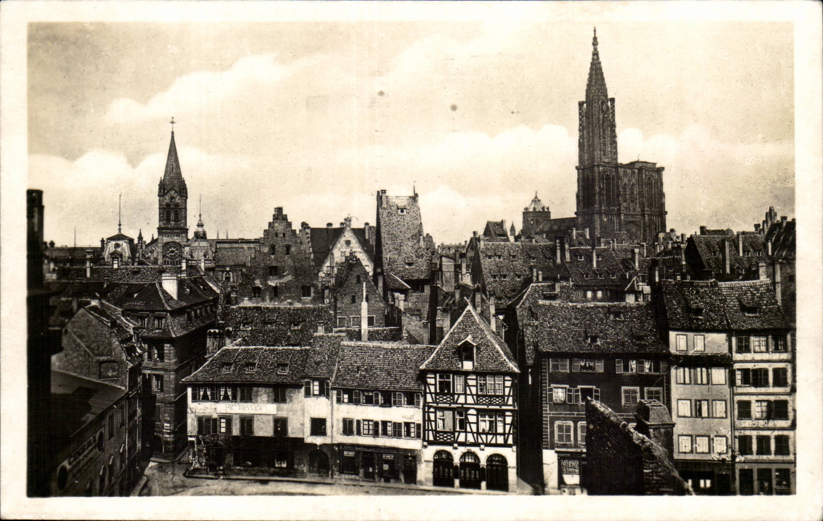 Strasbourg CPA Vue prise des magasins modernes