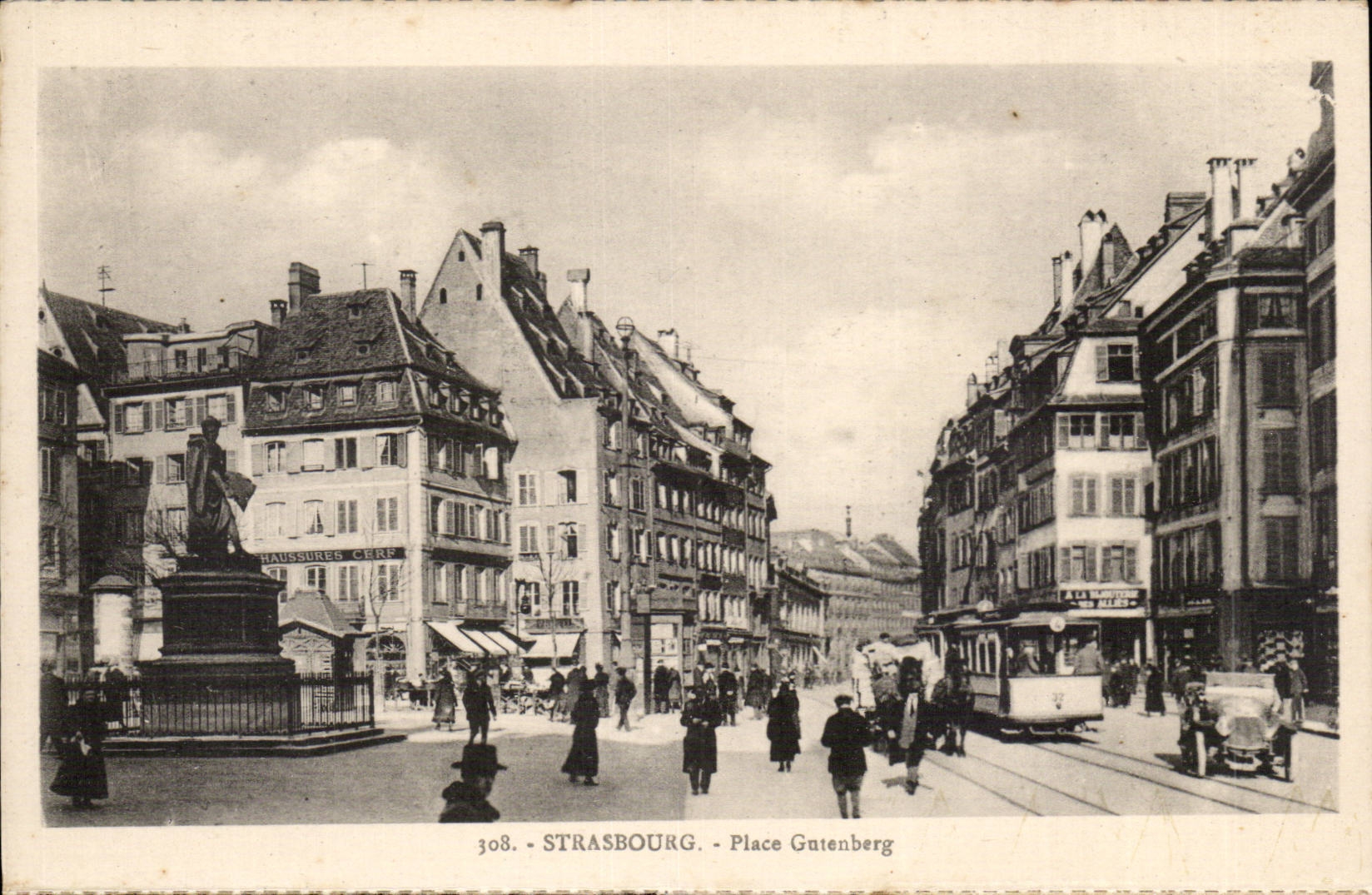 CPA Strasbourg Place Gutenberg (automobile)