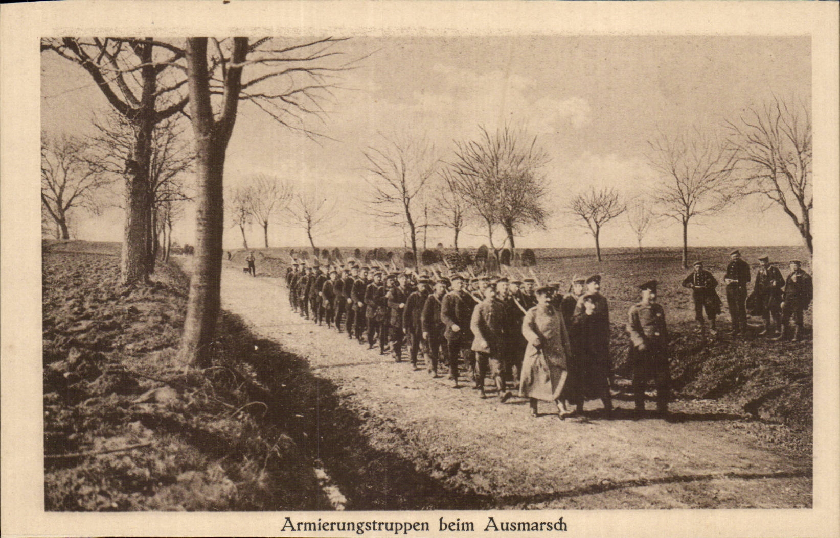 Armierungsstruppen beim Ausmarsch — Kriegserinnerungskarte — Verlag Warenhaus A. Dreyfus, Mülhausen