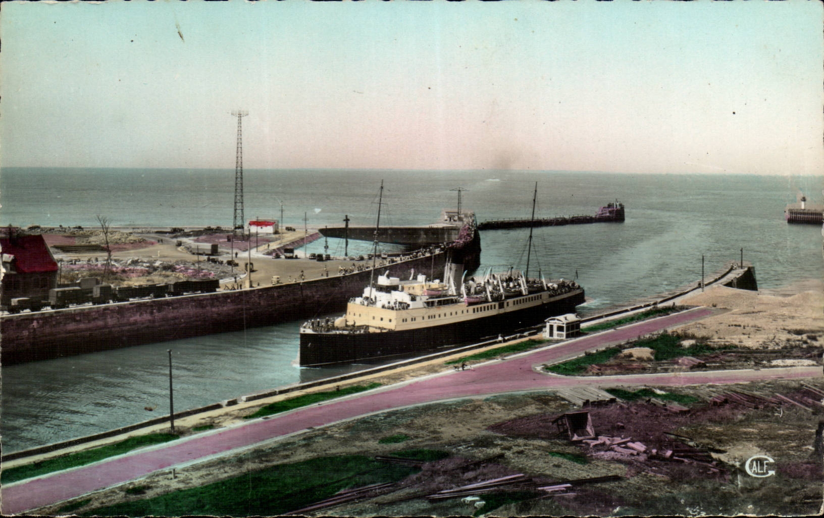 Dieppe - L' Entree du Port CPA 