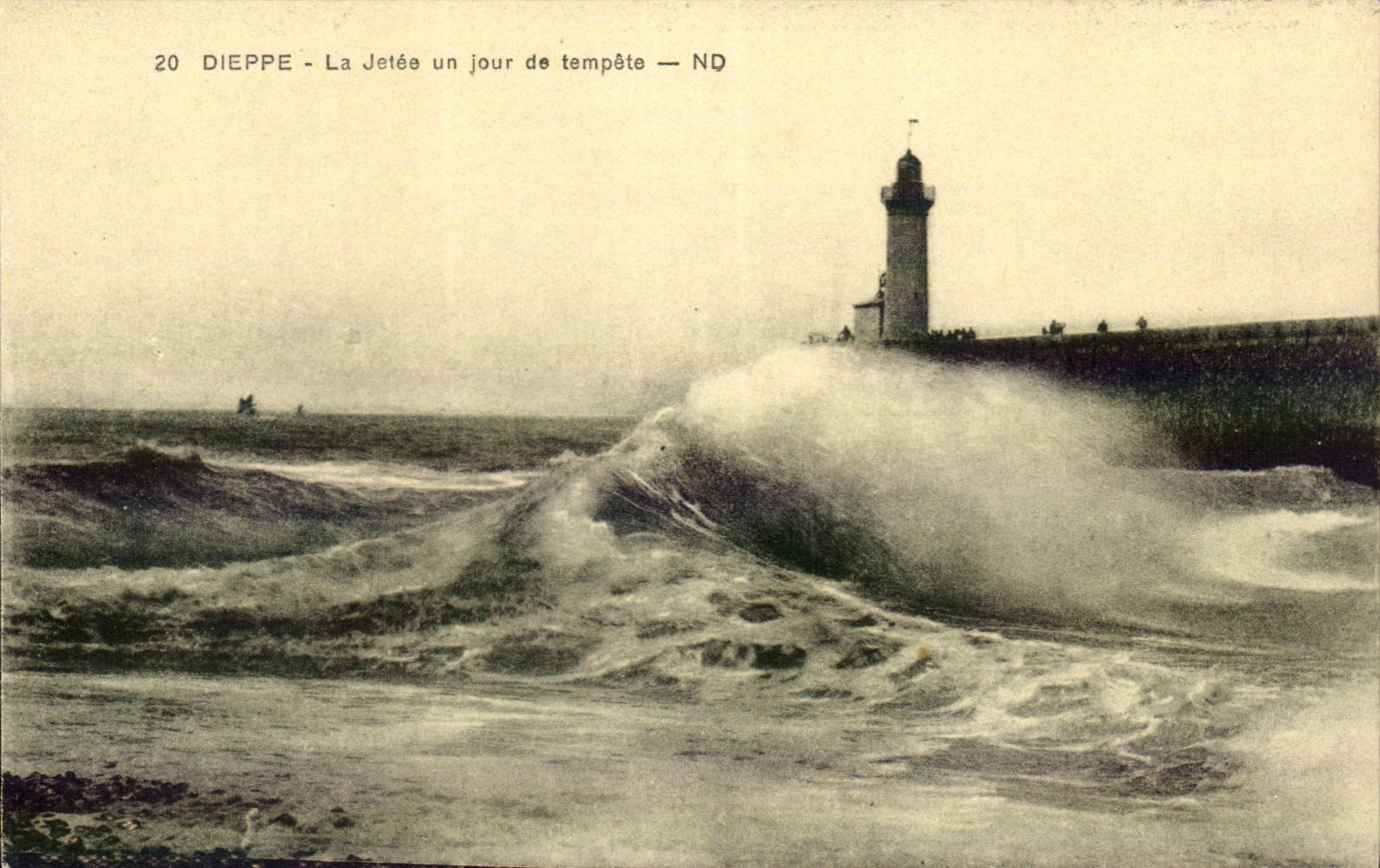 Dieppe - La Jetee un jour de tempete - CPA 