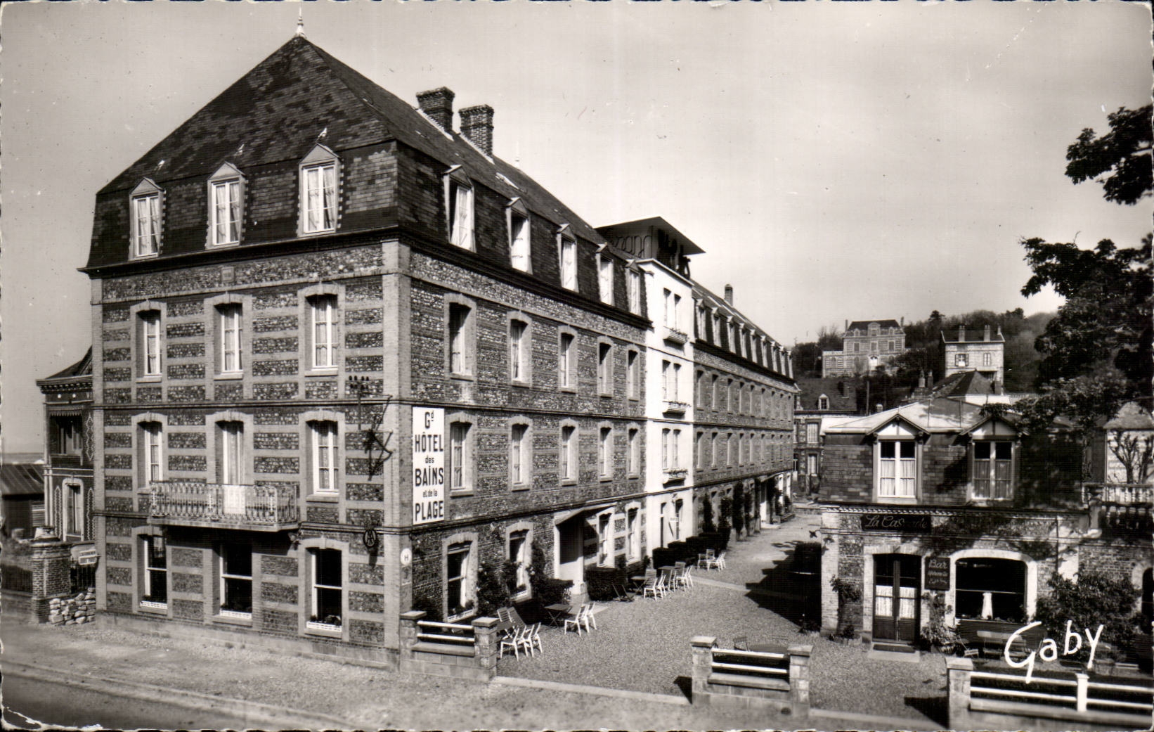 Veules les Roses - Le Grand Hotel des bains et la Plage - CPA 