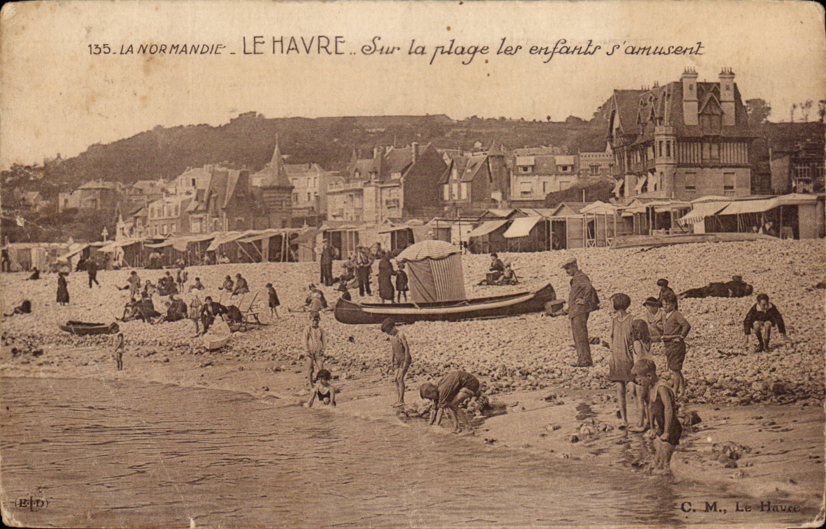 Le Havre - Sur la Plage les Enfants s'amusent - CPA 