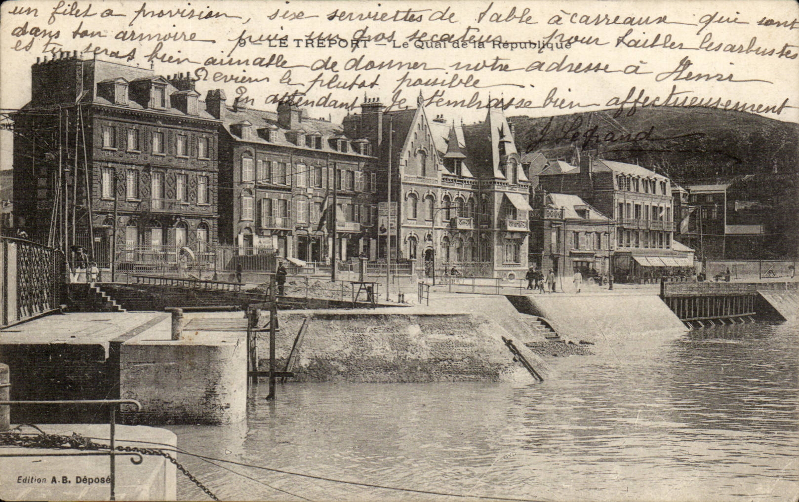 Le Treport - Le Quai et la Republique - CPA 