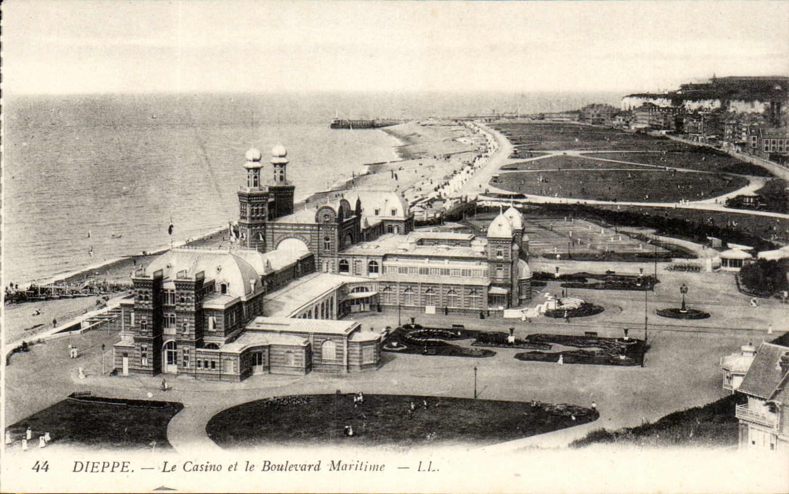 Dieppe - Le Casino et le Boulevard Maritime - CPA 