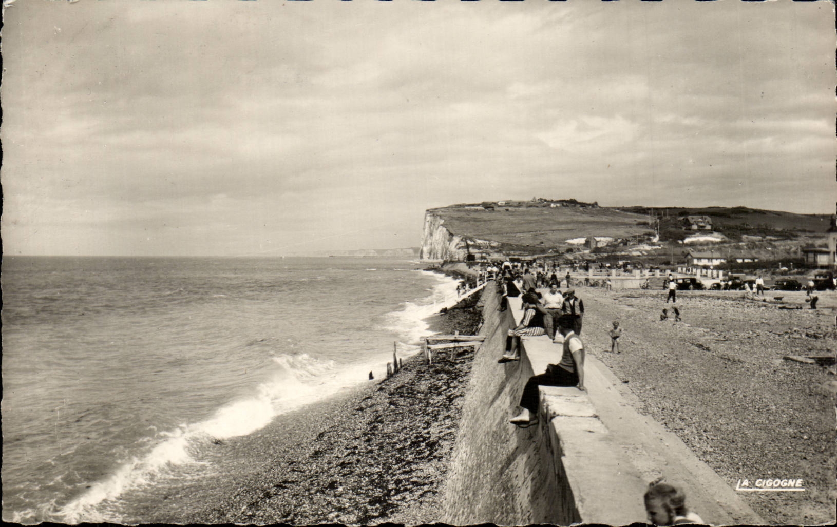 Pourville - La Plage et les falaises d'amont - CPA 