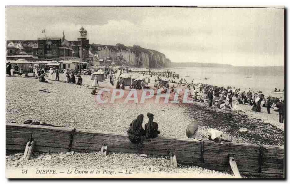 Dieppe - Le Casino et la Plage - CPA 