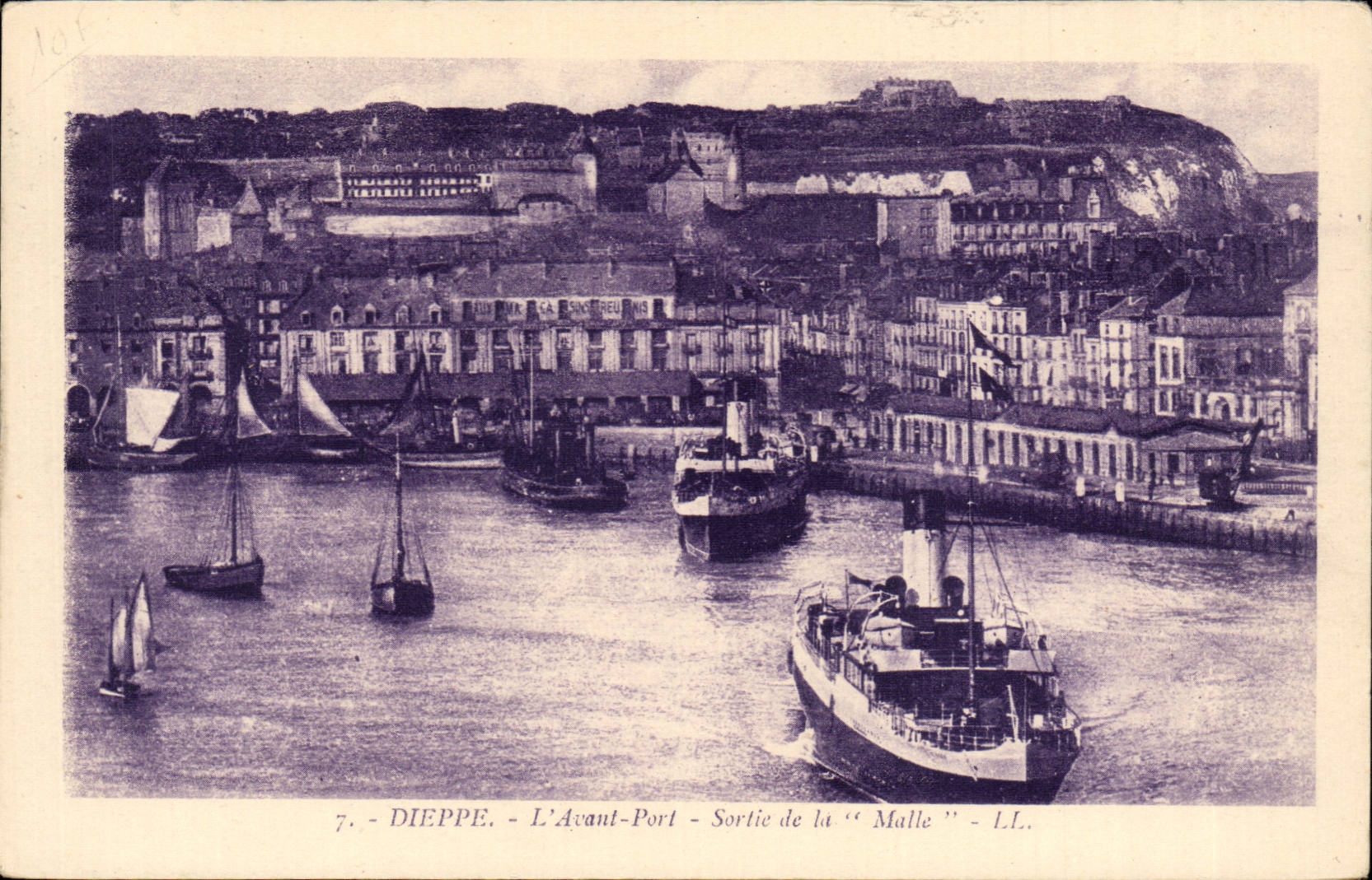 Dieppe - L'Avant Port - Sortie de la Malle - CPA 