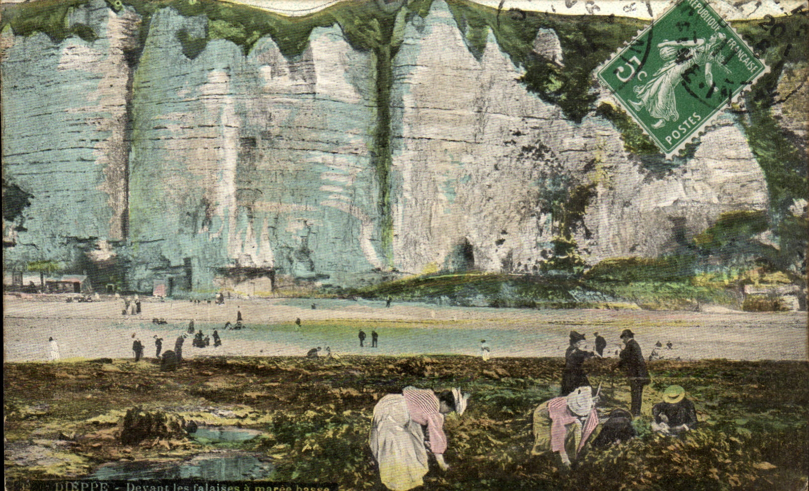 Dieppe - Devant les falaises a maree basse - CPA 